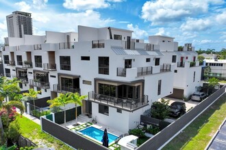 Building Photo - 820 NE 2nd St