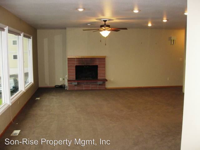 Building Photo - 1028 11th St