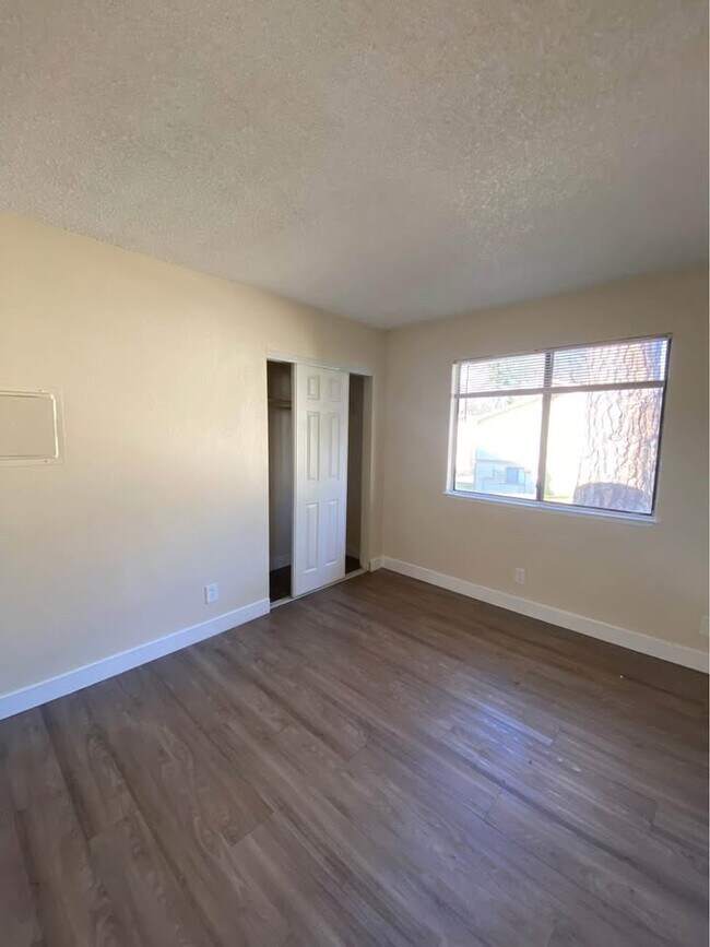 Foto del edificio - 2644 Woodridge Ct