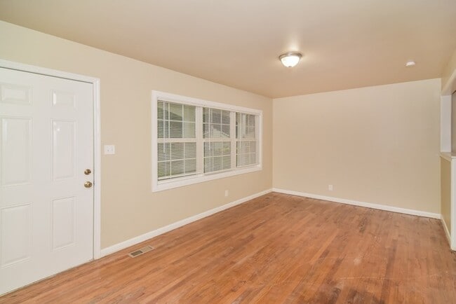 Foto del edificio - 1803 Canterbury Cir NW