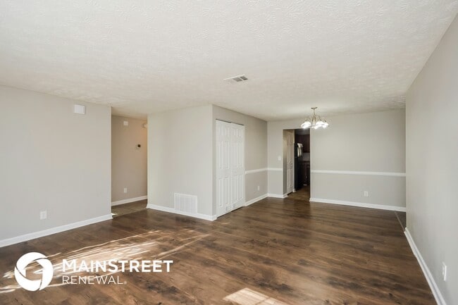 Foto del edificio - 5176 Martins Crossing Rd