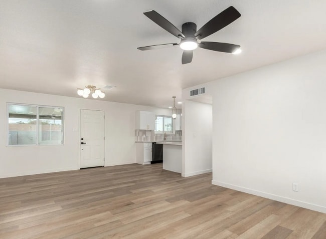 Photo - 3939 W Harmont Dr House