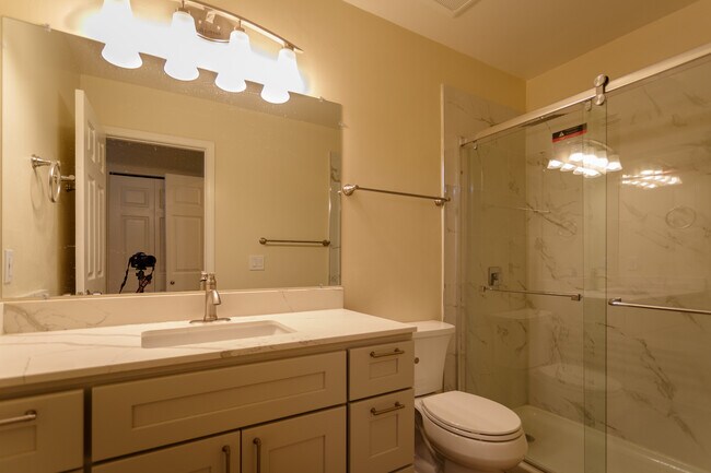 Baño del segundo piso - 7150 Rainbow Dr