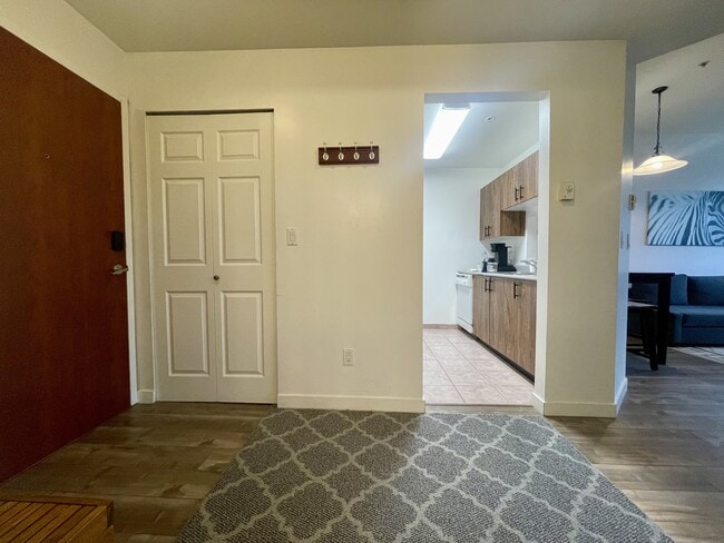 Building Photo - 1010 Howe St