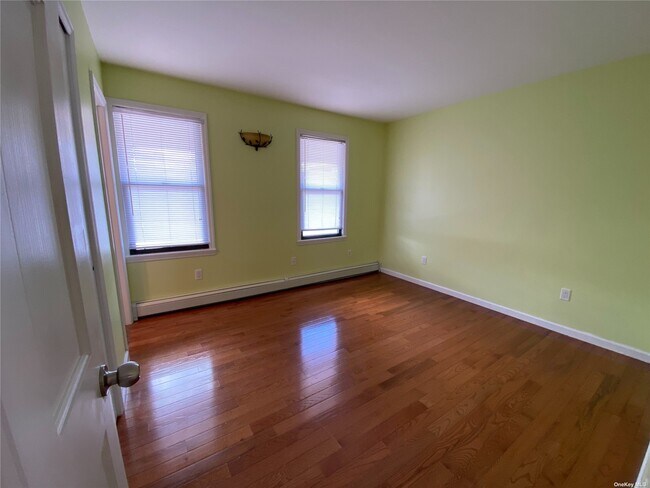 Building Photo - 160-16 79th Ave