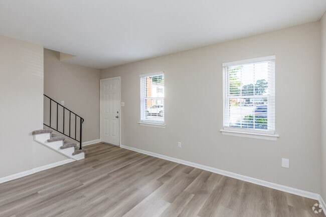 2BR, 1.5BA - 984SF - Living Room - Hickory Point Townhomes
