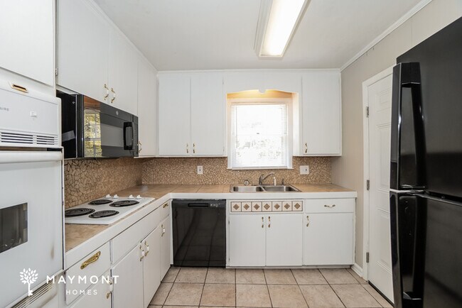 Building Photo - 108 Henrietta Dr