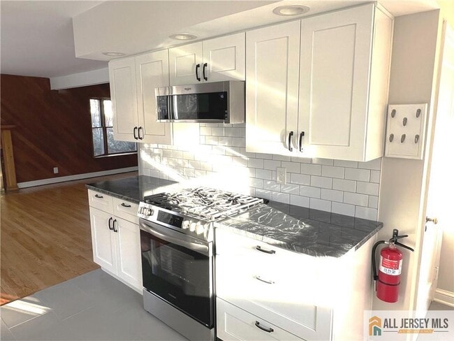 Building Photo - 11 Plainsboro Rd