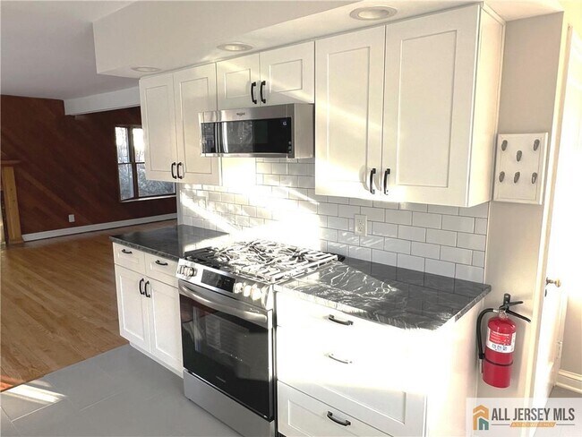 Foto del edificio - 11 Plainsboro Rd