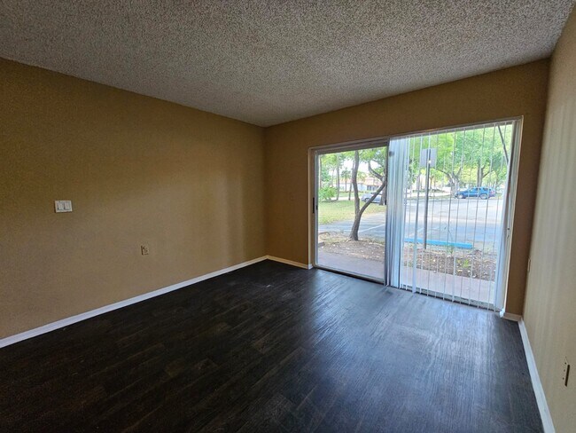 Foto del edificio - 1056 Benoist Farms Rd
