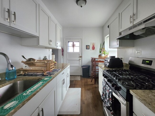 Building Photo - 4424 N St Louis Ave