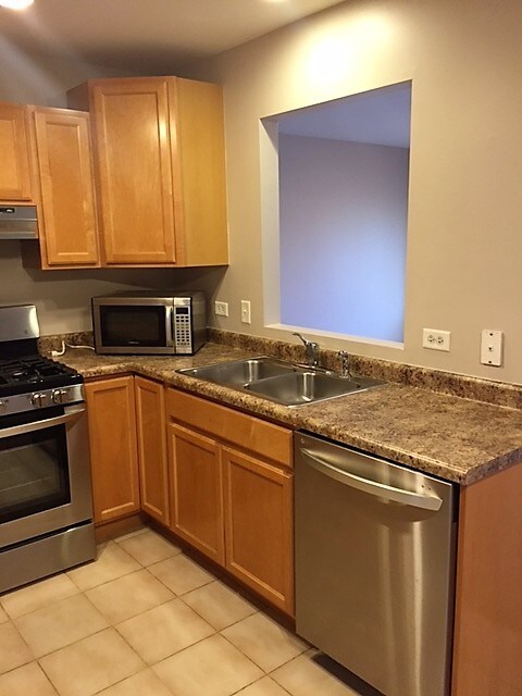 Building Photo - 1350 Rock Run Dr