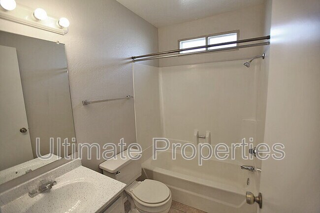 Foto del edificio - 401 W Utopia Rd