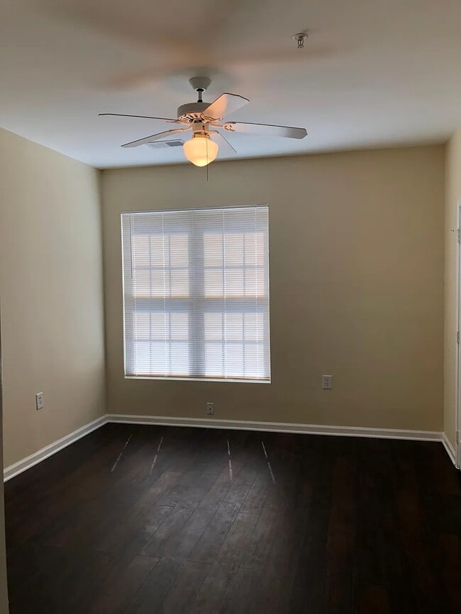 Building Photo - 20419 Riverbend Sq