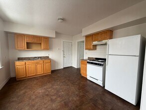 Building Photo - 57 Maltby St