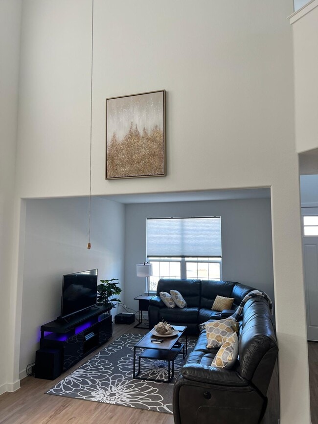 Building Photo - 3600 Daisy Holw Lp