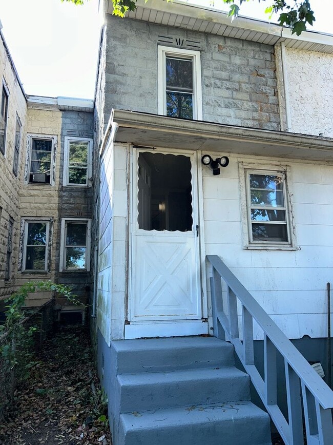Building Photo - 126 D'Arcy Ave
