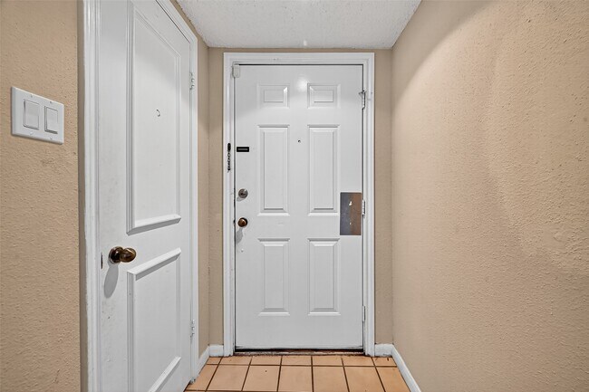 Building Photo - 1535 Beaconshire Rd