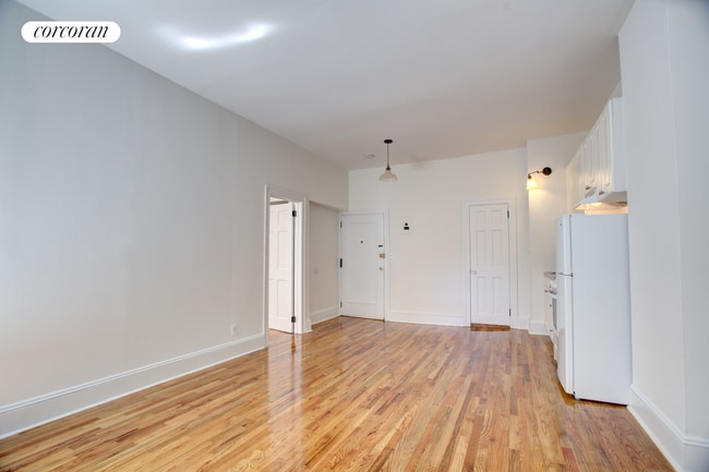Building Photo - 304 W 30th St