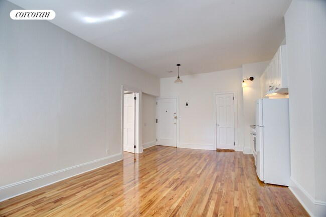 Foto del edificio - 304 W 30th St