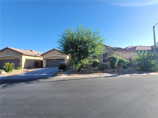 Foto del edificio - 9338 Wilderness Glen Ave