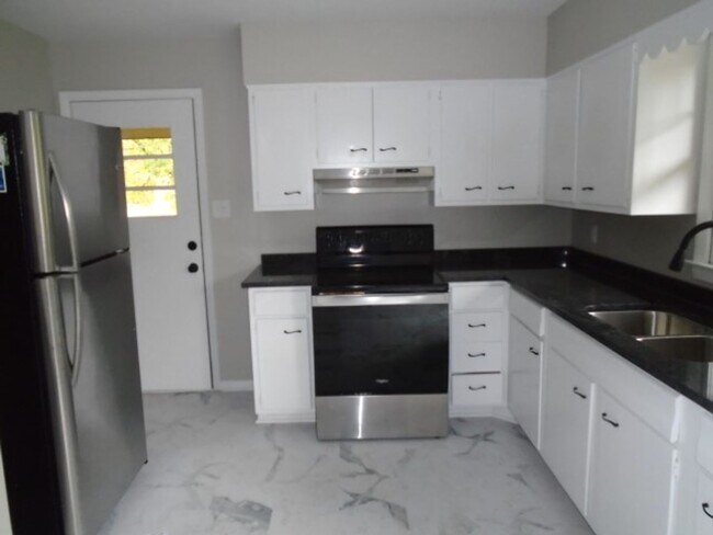 Building Photo - Bordeaux Subdivision