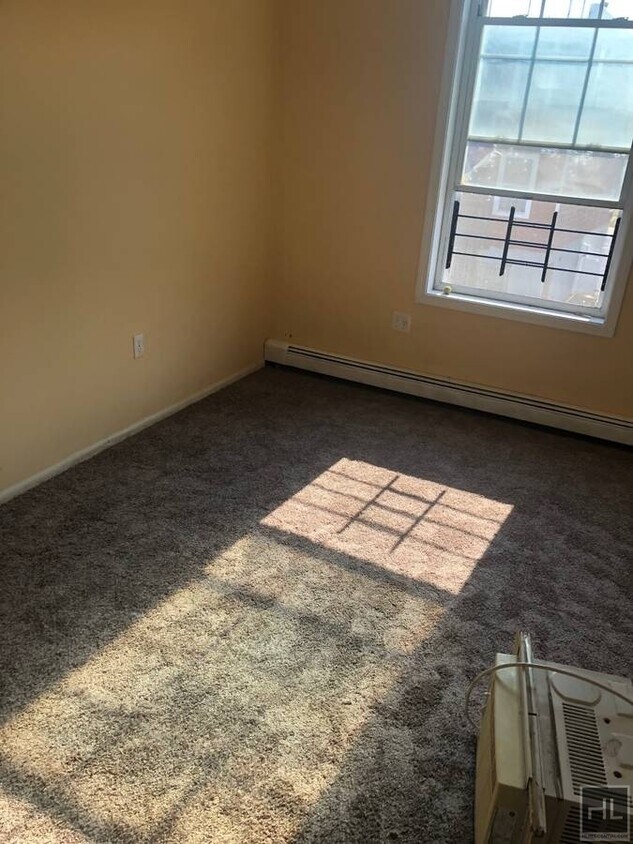 Foto principal - 337A Beach 40th Street, Far Rockaway, NY, ...