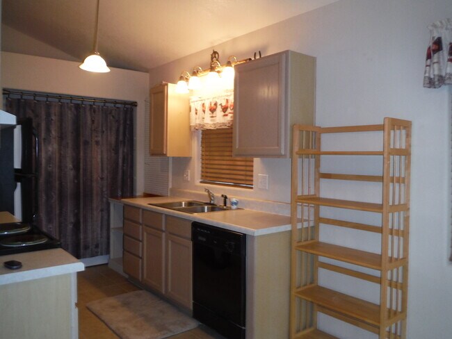 Building Photo - 27060 Bennett Way