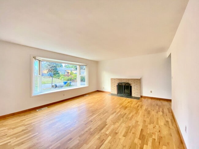Building Photo - Great Home For Rent