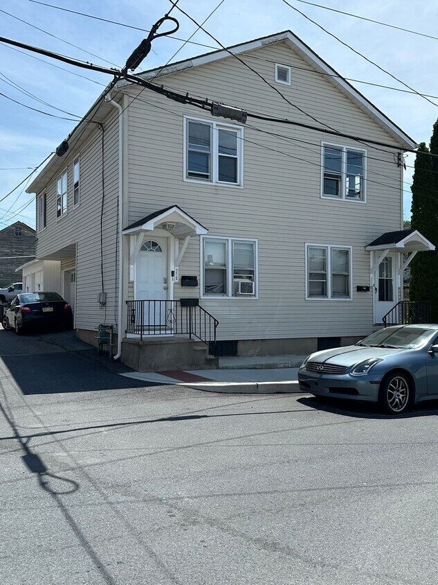 Primary Photo - 213-215-215 E Franklin St