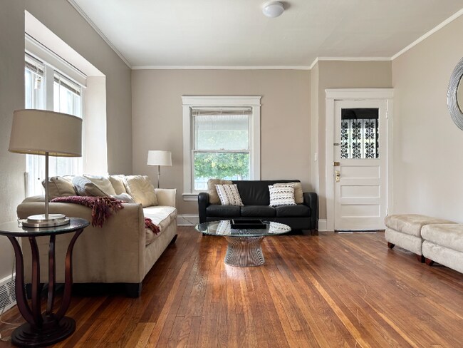 Foto del edificio - 1555 E 118th St