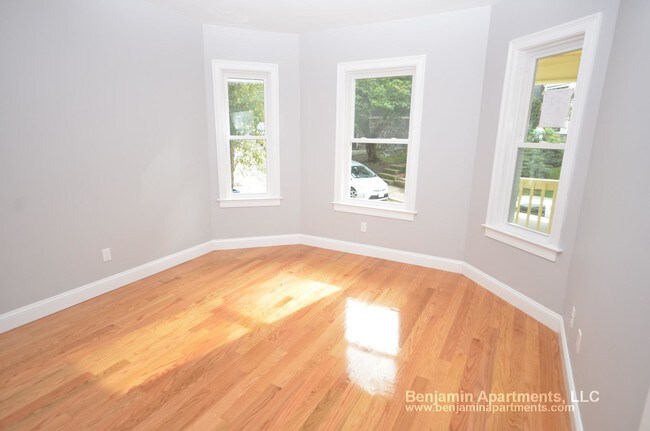 Building Photo - 13 Spalding St