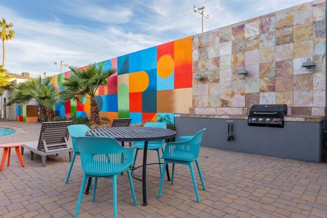 Building Photo - 1333 E Thomas Rd