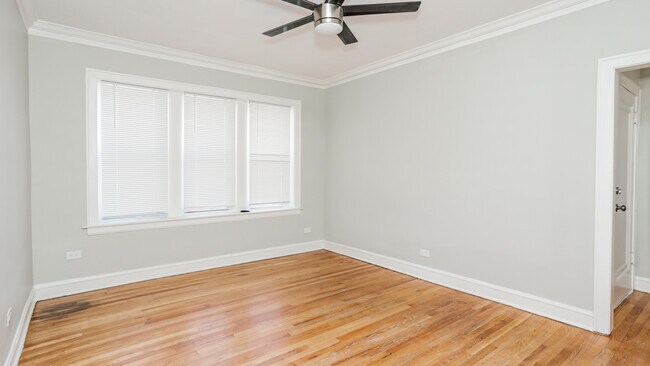 Building Photo - 1621 W 76th St