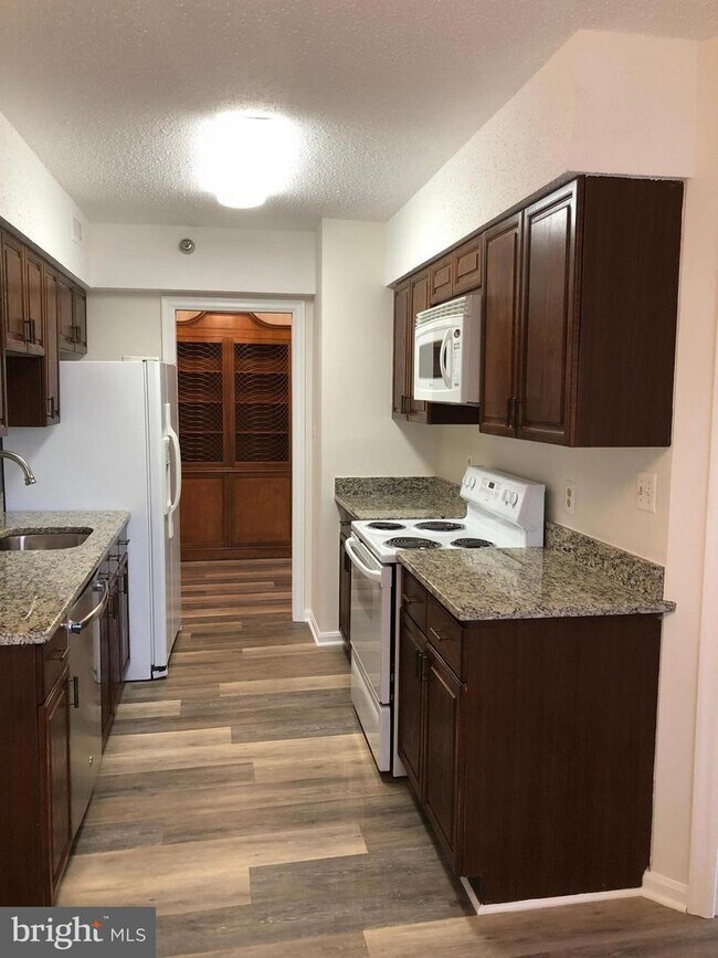 Foto del edificio - 5800 Nicholson Ln
