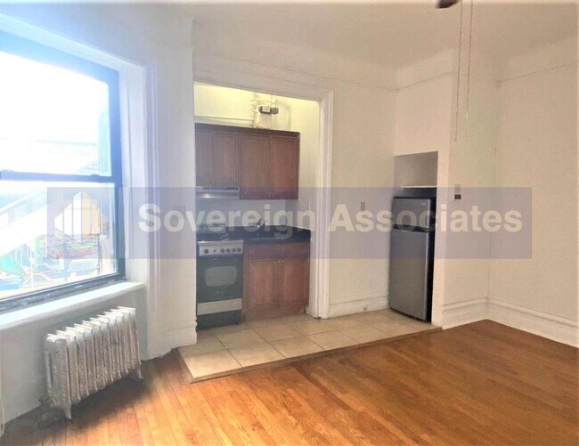 Building Photo - 45 Tiemann Pl