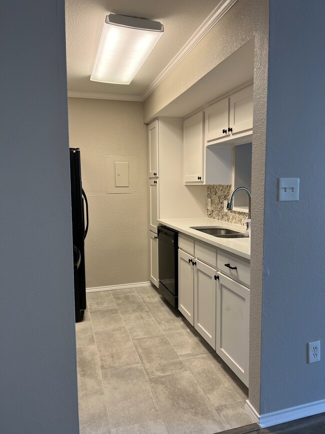Kitchen - 3201 Donnelly Cir