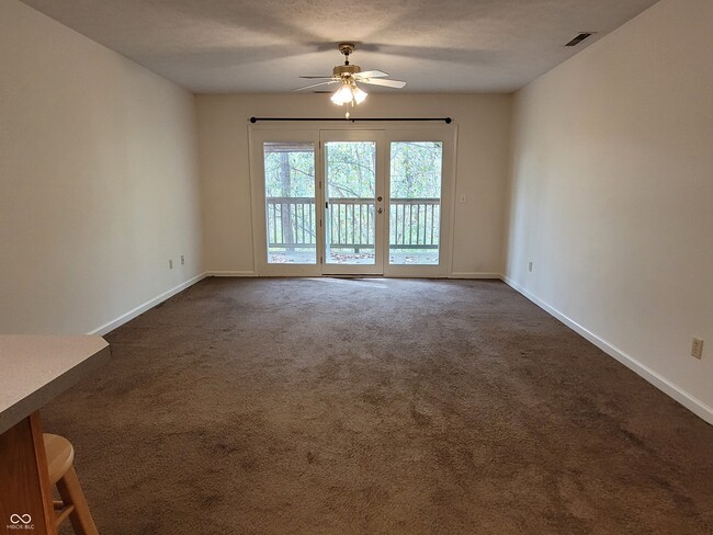 Foto del edificio - 250 Locust Ln