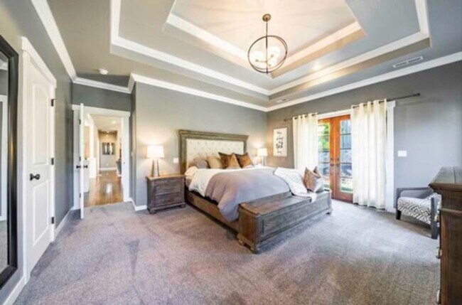 Foto del edificio - Luxury home on generous lot in the prestigious hills of East Medford!