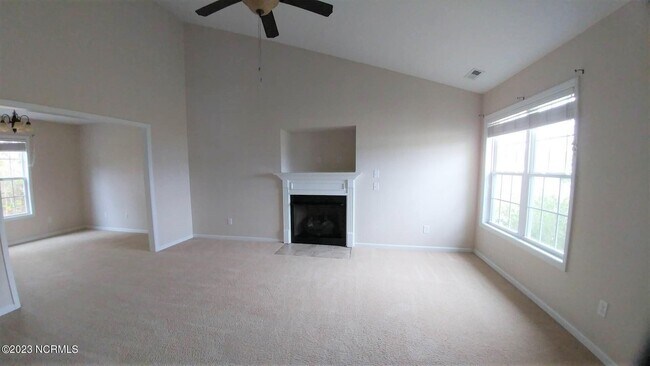Building Photo - 121 Mandy Ln