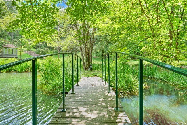 Foto del edificio - 492 Willow Brook Rd
