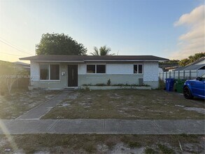 Building Photo - 1950 SW 68th Way