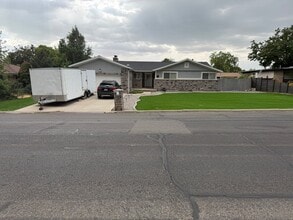 Building Photo - 3189 Cherokee Ln
