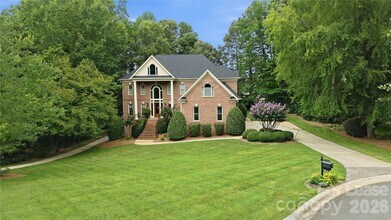 Building Photo - 1009 Honors Ct