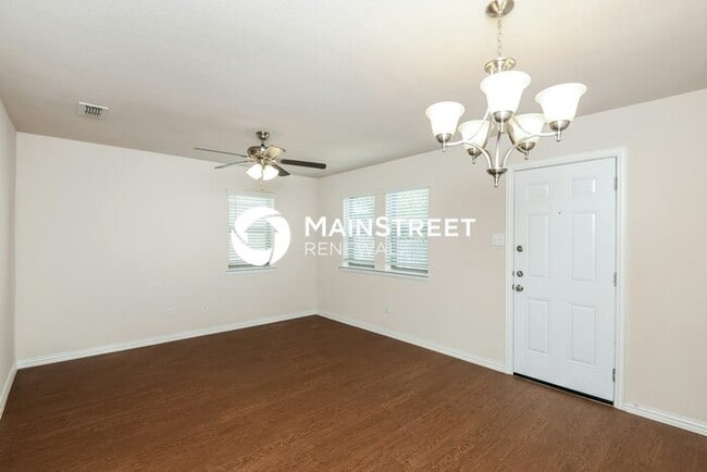 Building Photo - 3 Bedroom Pet-Friendly Home in FORT WORTH,...