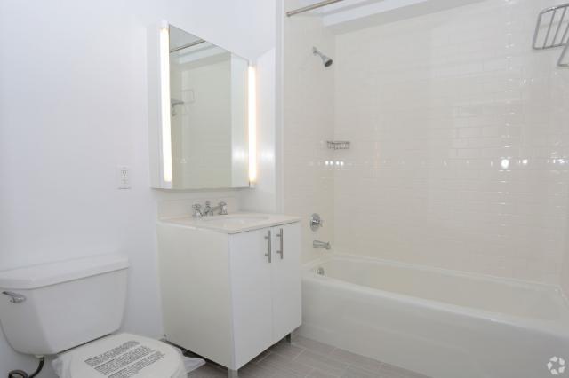 Building Photo - 1 bedroom in LONG ISLAND CITY NY 11109