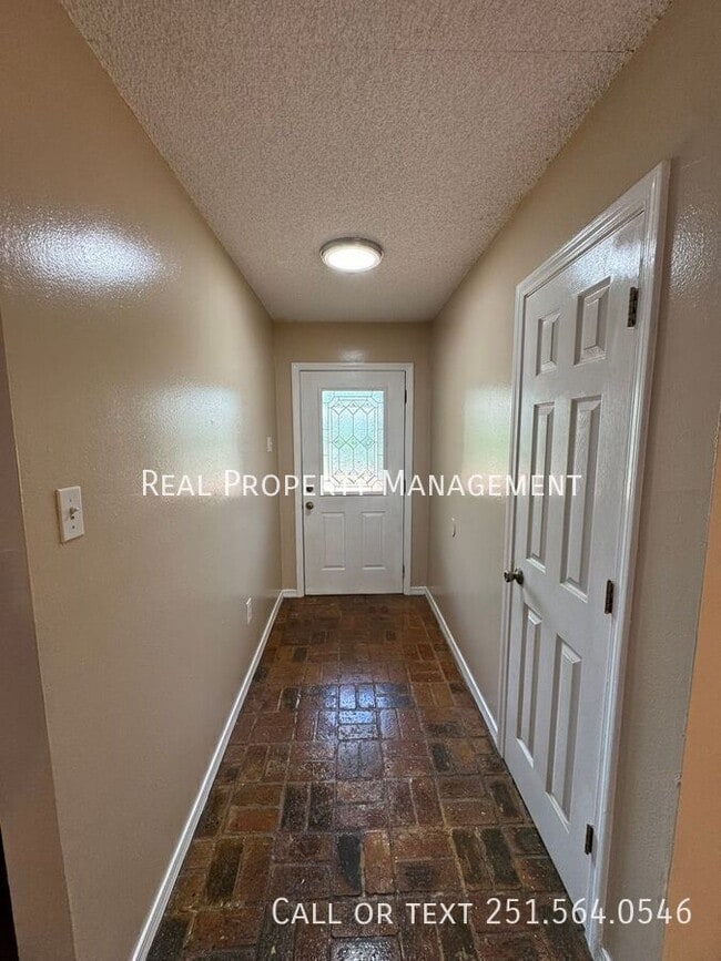 Building Photo - 7969 S Pine Springs Dr