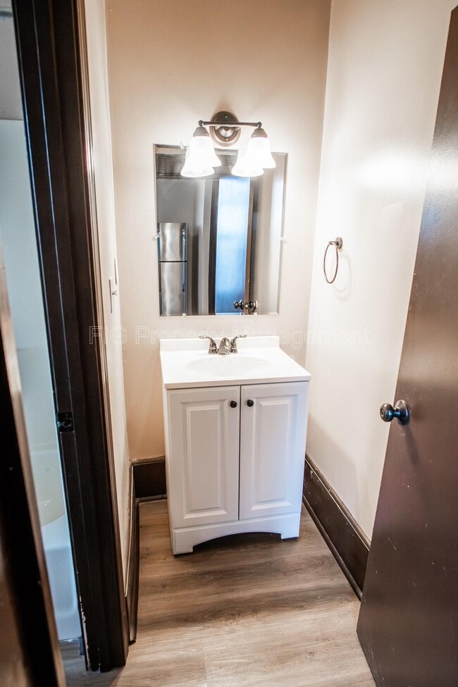 Building Photo - 1709 E 5th Ave