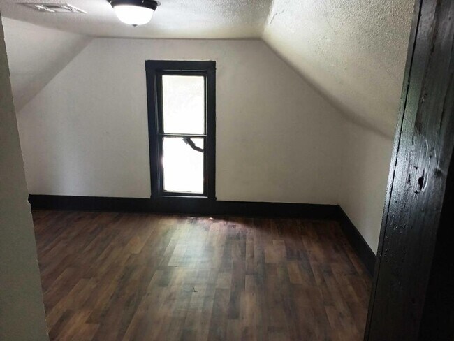 Foto del edificio - 744 E Walnut St