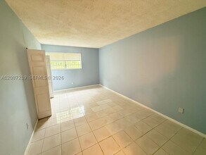 Building Photo - 1255 W 53rd St